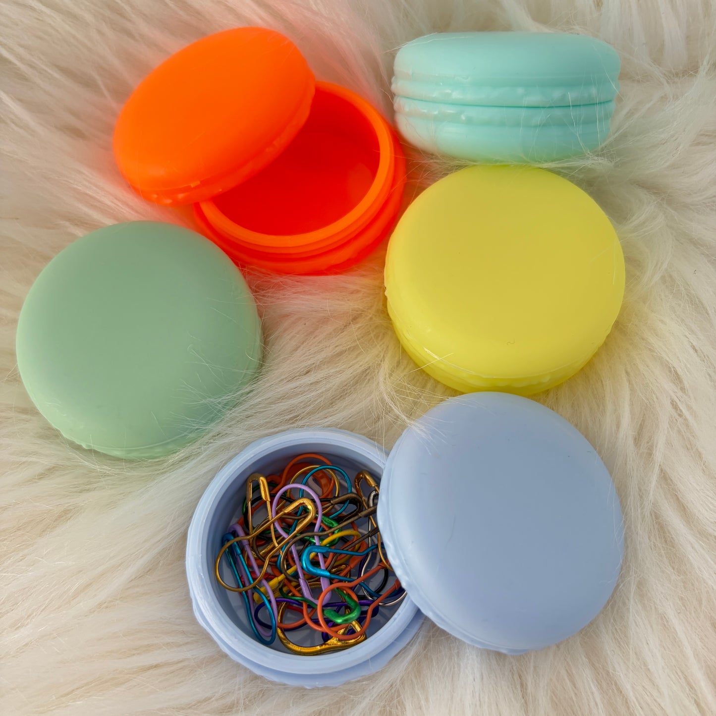 MACARON DOSE MIT MASCHENMARKIERER