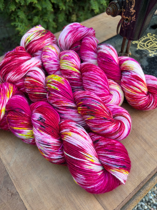 Wilder Hibiskus - Limited Drop - Classic Socks