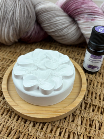 Handgefertigter Aromastein mit Bambusuntersetzer & Gratis-Öl